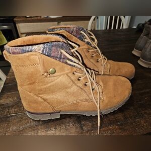 Boots, women size 11